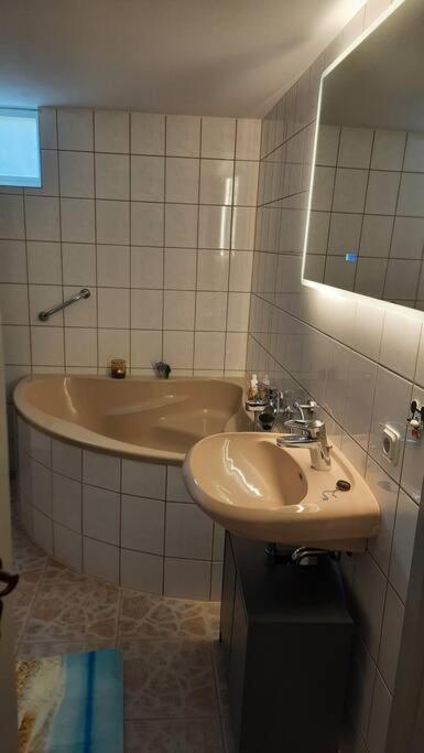 Wellness Ferienwohnung Biene Im Bergischen Land Much Eksteriør bilde